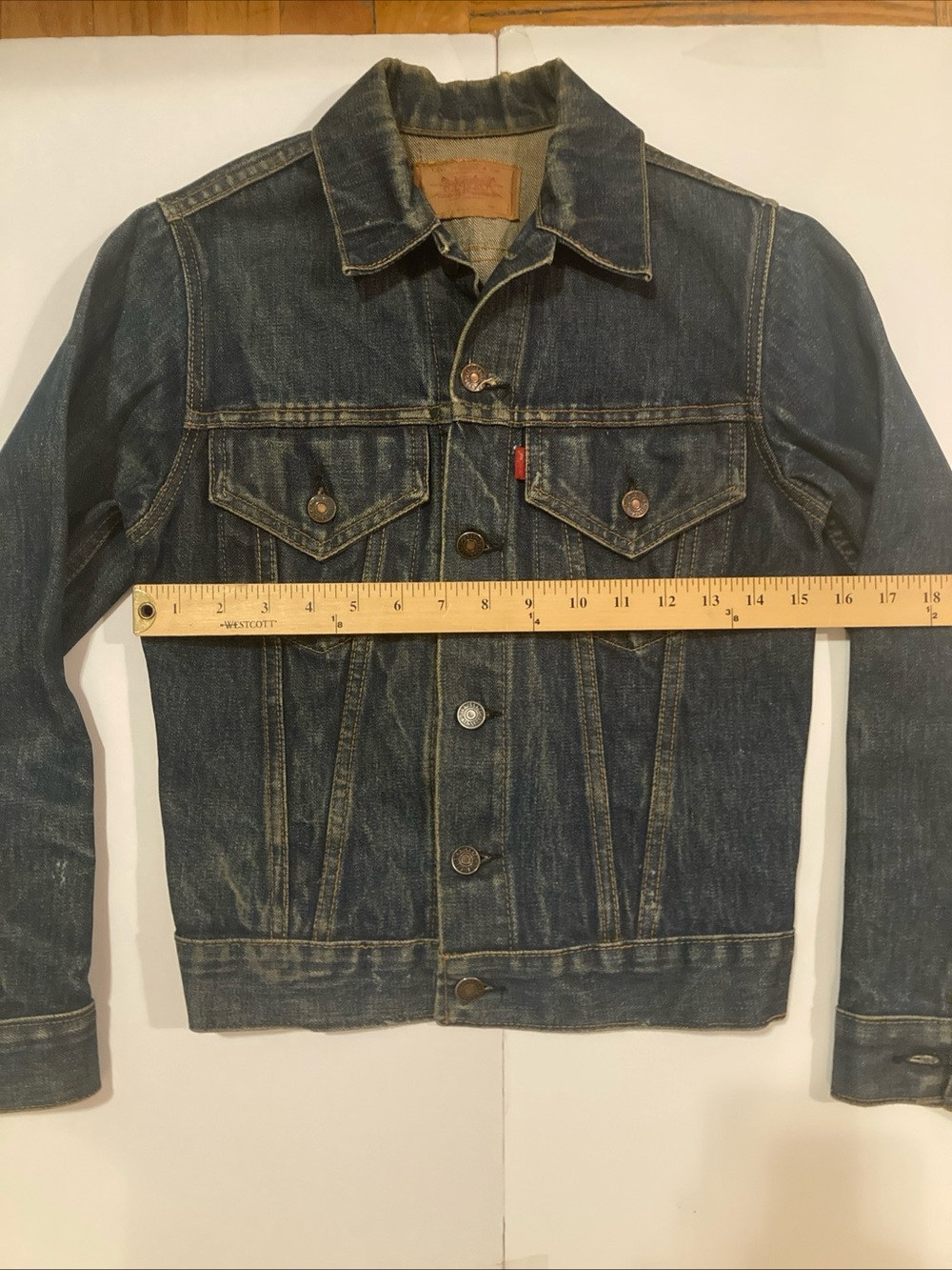 Unisex 1970’s medium Blue Denim Jean Jacket - Classic Trucker Style size Small